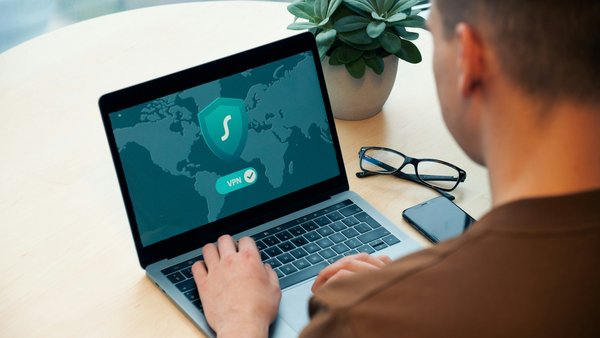 Comment installer un routeur VPN pour une sécurité en ligne accrue?